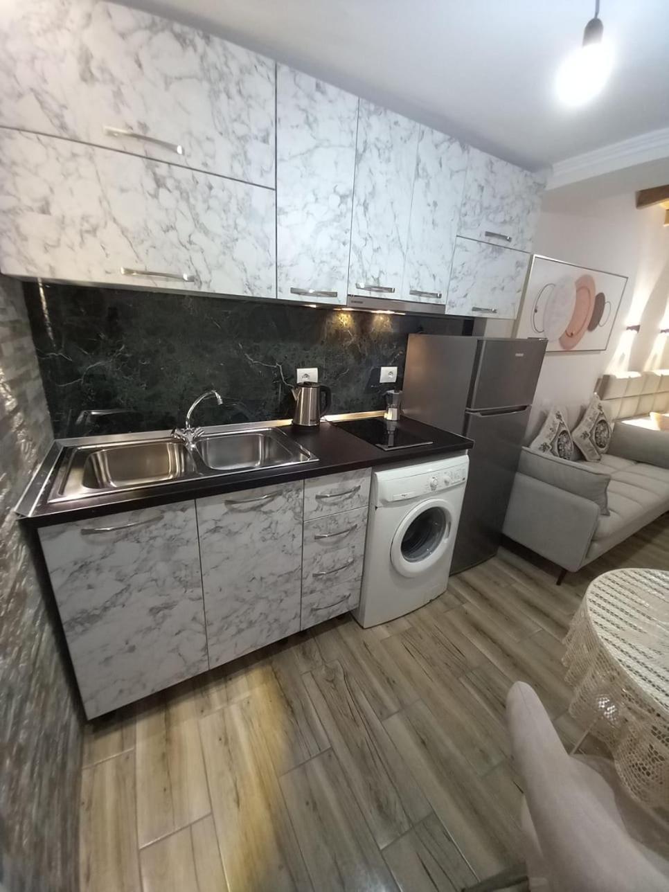 Villa Heljos Apartaments Vlorë エクステリア 写真
