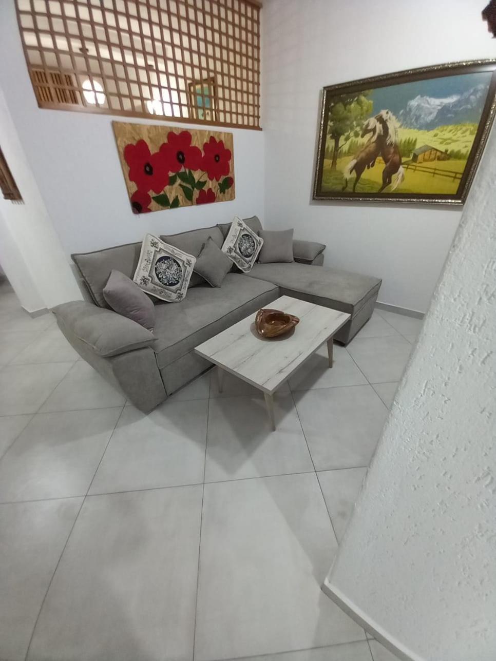 Villa Heljos Apartaments Vlorë 部屋 写真
